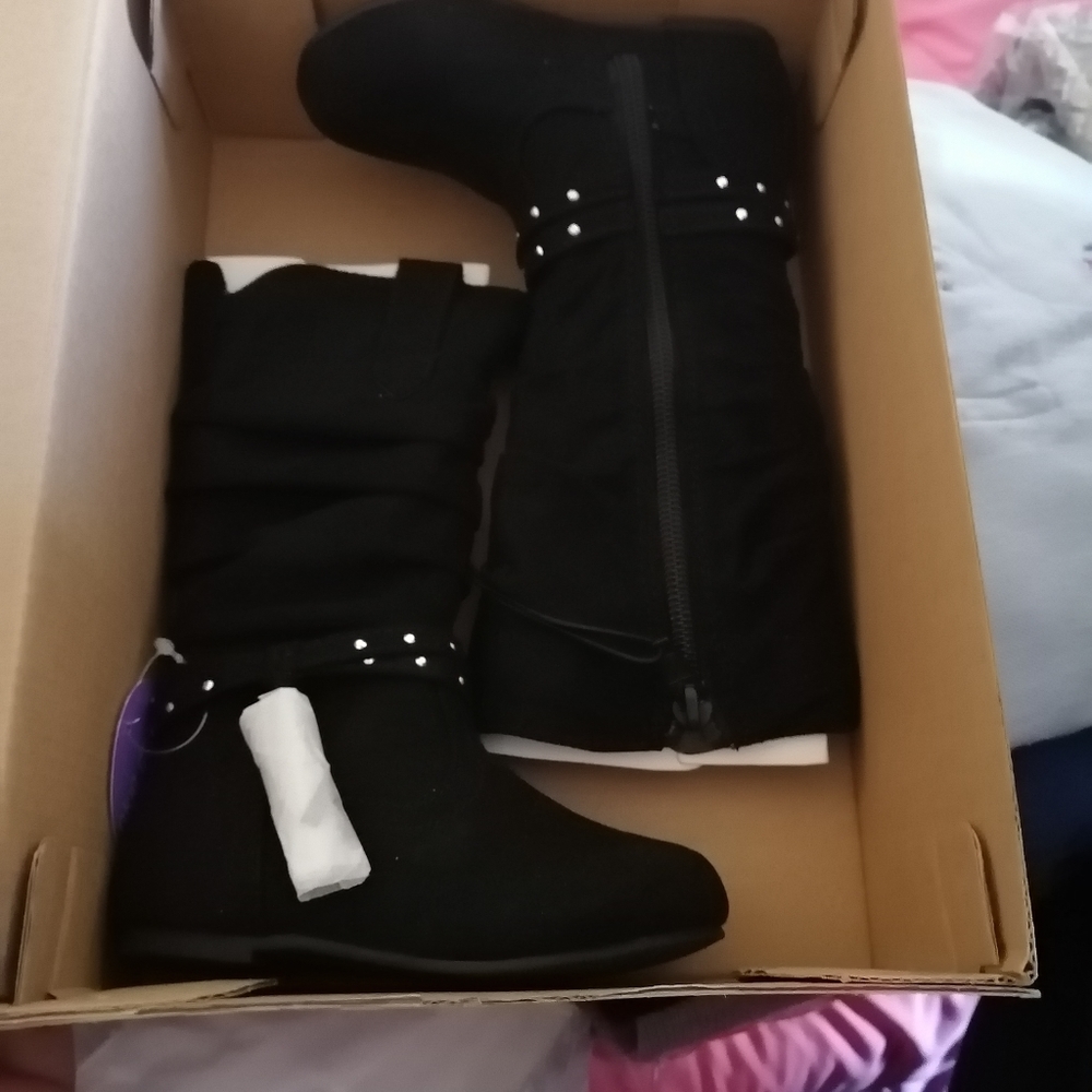 Girls NIB boots size 6